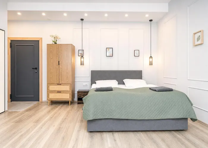 Private And Elegant In Residential *